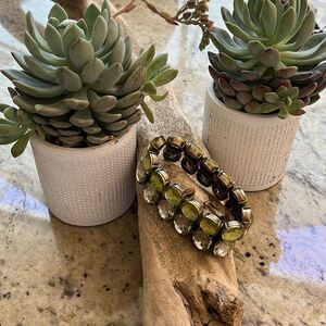 Banana republic Ladies stretch bracelet.